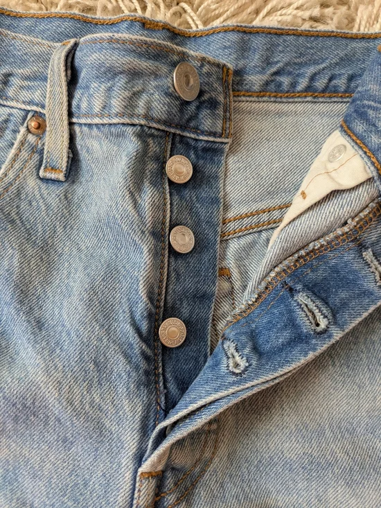 Levi High-Rise Denim Shorts Raw Hem - Light Blue Size 30 - Picture 2 of 5